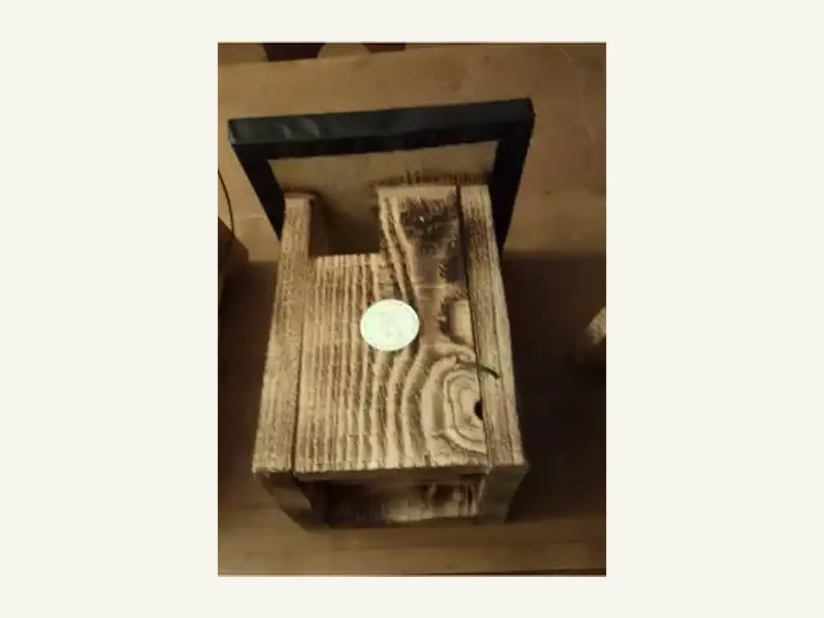 Halbhöhlennistkasten aus Holz
