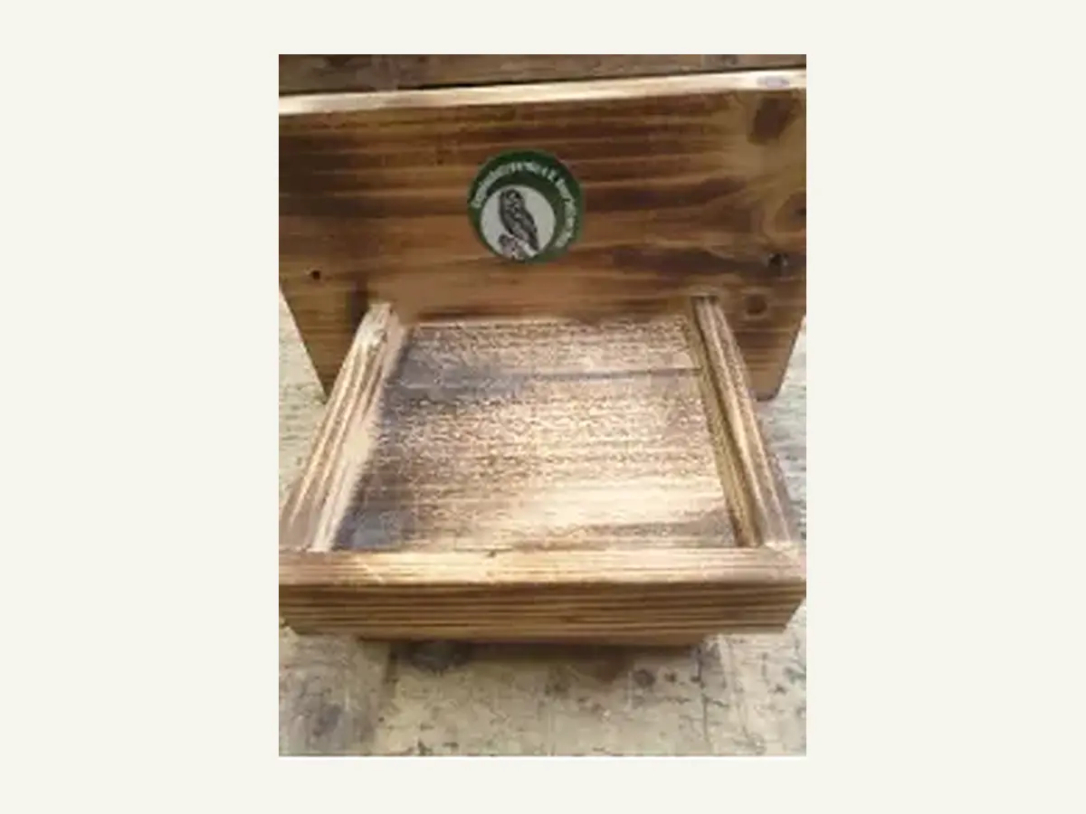 Schwalbennisthilfe aus Holz
